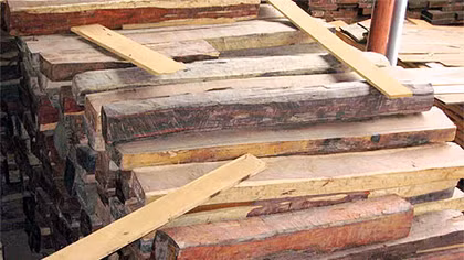 Tìm chủ nhân số lượng gỗ trắc và giáng hương