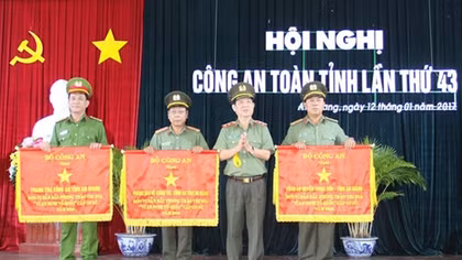 Thứ trưởng Nguyễn Văn Sơn chỉ đạo công tác tại Công an An Giang