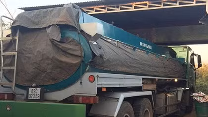 Xe bồn chở 18.000 lít xăng không rõ nguồn gốc 