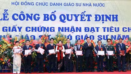 Năm 2017, Giáo sư trẻ nhất là 35 tuổi, Phó giáo sư trẻ nhất là 32 tuổi