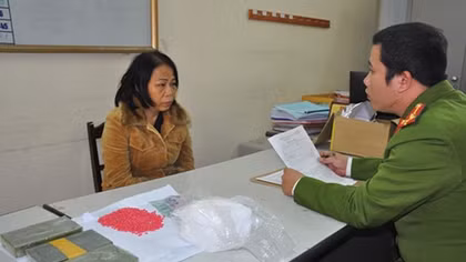 Phát hiện vụ vận chuyển số lượng lớn ma túy với "chiêu độc" trên QL 10