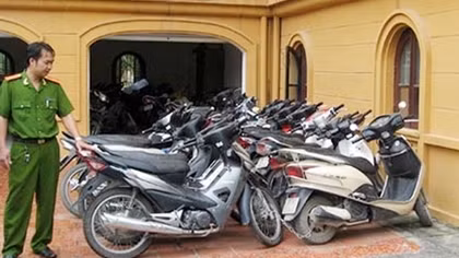 Tìm bị hại của 5 xe máy