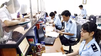 Từ ngày 1-4, không dùng tiền mặt thanh toán thủ tục hải quan
