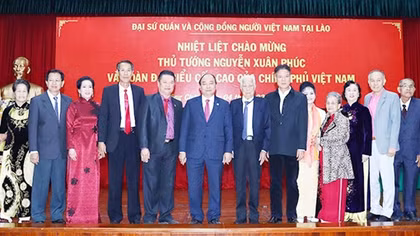 Thủ tướng Nguyễn Xuân Phúc đến thăm và làm việc tại Lào