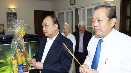 Dâng hương tưởng nhớ Tổng Bí thư Nguyễn Văn Linh, Thủ tướng Phạm Văn Đồng