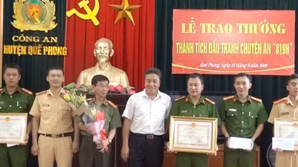 Khen thưởng Ban chuyên án vụ bắt 2 đối tượng, thu giữ 2 bánh heroin