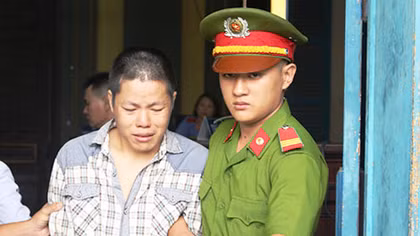 Nỗi đau từ phía ấm êm