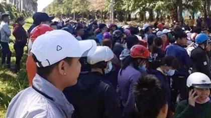 Công nhân bất ngờ vì bảo vệ không cho vào công ty sau kỳ nghỉ tết