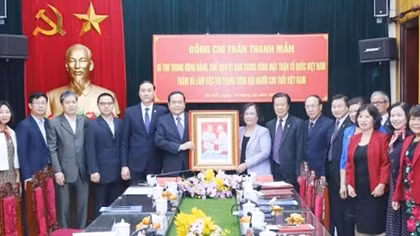 Mỗi người cao tuổi là tấm gương sáng để thế hệ sau học tập, noi theo