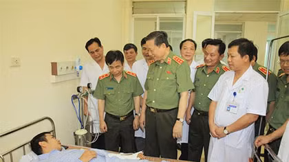 Bộ trưởng Tô Lâm thăm, tặng quà nhân Ngày Thương binh, liệt sĩ