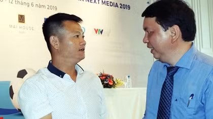 Văn Quyến làm thầy