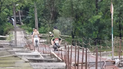 Cầu phao bắc qua sông Đáy: Không phép và quản lý lỏng lẻo