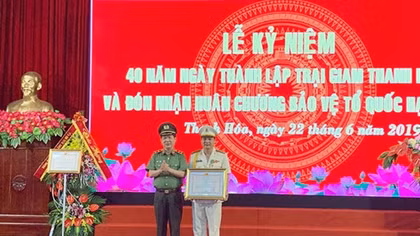 Trại giam Thanh Lâm đón nhận Huân chương Bảo vệ Tổ quốc hạng Nhì