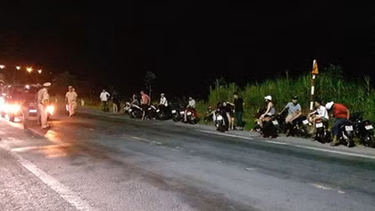 Bắt quả tang nhóm quái xế tụ tập đua xe trái phép
