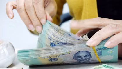 Áp lực lương và bội chi