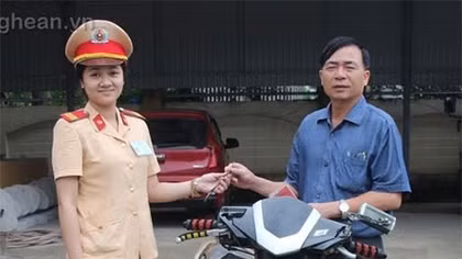 Đội CSGT Công an TP Vinh làm nhiều việc tốt vì nhân dân