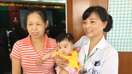 Làm mẹ lần đầu ở tuổi 53 nhờ kỹ thuật hỗ trợ sinh sản