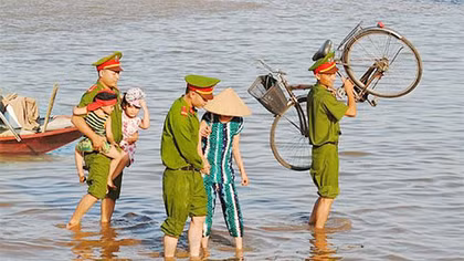 Xây dựng hình ảnh người CAND sáng đẹp trong lòng dân