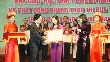 Tuyên dương nhà giáo và học sinh tiêu biểu