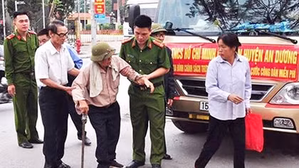 Hàng nghìn người dân được cấp căn cước tại chỗ