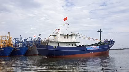 Nhiều tàu cá vỏ thép đóng theo Nghị định 67 phải nằm bờ