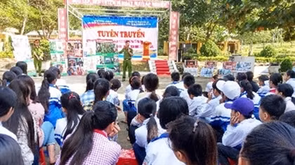 “Ấm tình quân dân” tại Lạc Sơn, Hòa Bình