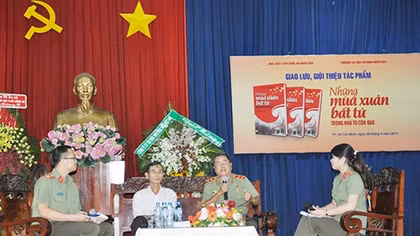 Giao lưu, giới thiệu tác phẩm “Những mùa xuân bất tử trong nhà tù Côn Đảo”