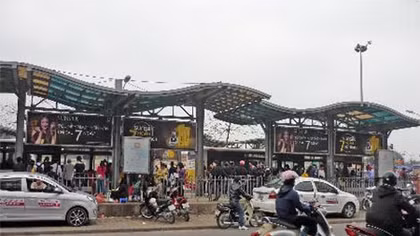 Tìm nhân chứng vụ TNGT ở cổng chợ Long Biên