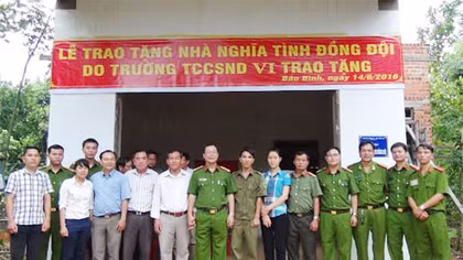 Ấm lòng tình đồng chí đồng đội
