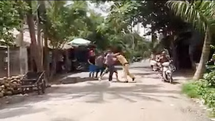 Hai bợm nhậu giật rơi biển tên, lăng mạ CSGT