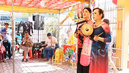 Những cô bóng ẩn mình nương mẫu