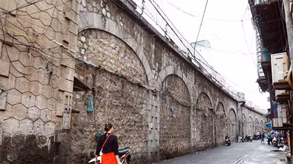Vẽ tranh bích họa trang trí 26 vòm cầu đá đường sắt Hà Nội