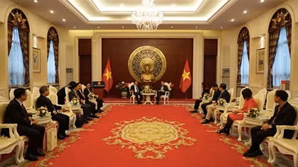 Thứ trưởng Nguyễn Văn Thành thăm Đại sứ quán Việt Nam tại Trung Quốc