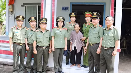 Nâng cao bản lĩnh, tính nhân văn, ra sức thi đua lập công dâng Bác, vì an ninh Tổ quốc