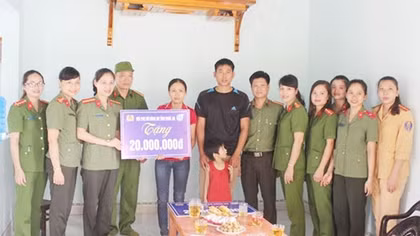 Hỗ trợ kinh phí xây dựng mái ấm tình thương