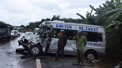 TNGT nghiêm trọng ở Kon Tum, 2 người chết, 11 người bị thương