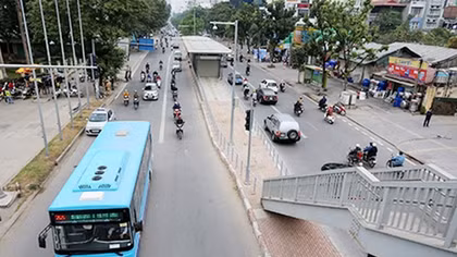 Nhường đường cho xe buýt nhanh, Hà Nội cấm taxi, xe máy giờ cao điểm