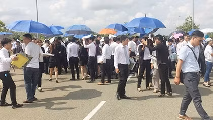 Bày trận “chim mồi” để “treo đầu dê, bán thịt chó”!