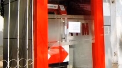 Du khách nước ngoài tháo trộm trụ ATM ở Nha Trang