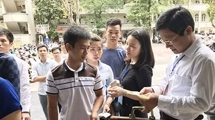 Lao động ở 49 huyện không được tham dự kỳ thi tiếng Hàn: Quýt làm, cam chịu