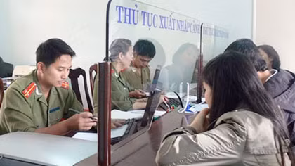 Lo làm hết việc, không quản ngoài giờ