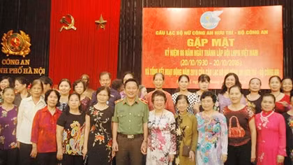 CLB Nữ Công an hưu trí gặp mặt nhân Ngày phụ nữ Việt Nam 