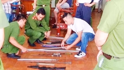 “Đập tan” ổ nhóm côn đồ chuyên bảo kê tín dụng đen...