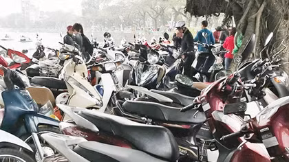 Hà Nội tái diễn cảnh “chặt chém” trông giữ xe