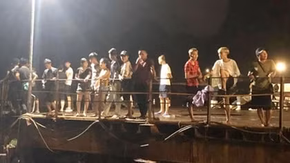 Tìm thấy thi thể bé trai rơi xuống biển