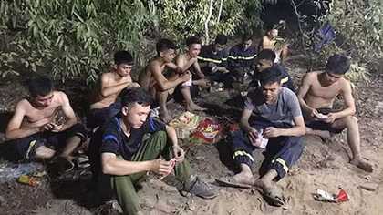 Dập lửa, cứu rừng giữ biểu tượng đất Hồng Lam