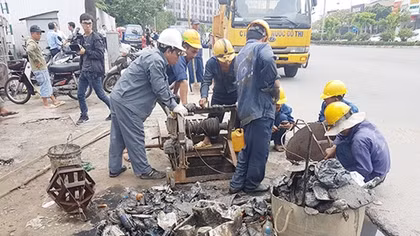 Vớt được 24m³ rác từ 6 miệng cống dẫn nước vào siêu máy bơm