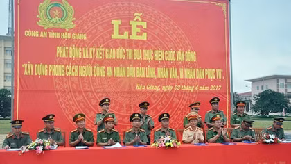 Xây dựng phong cách người CAND bản lĩnh, nhân văn, vì nhân dân phục vụ