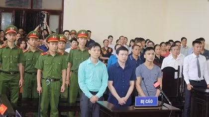 Trả hồ sơ vụ chạy thận làm 9 người chết ở Hòa Bình để điều tra bổ sung