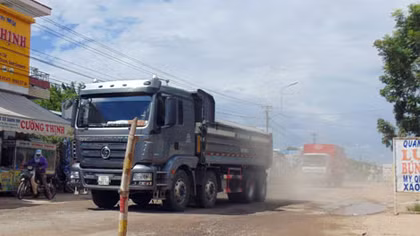 Xử lý nghiêm xe tải, xe ben chở đất, cát gây ô nhiễm môi trường
